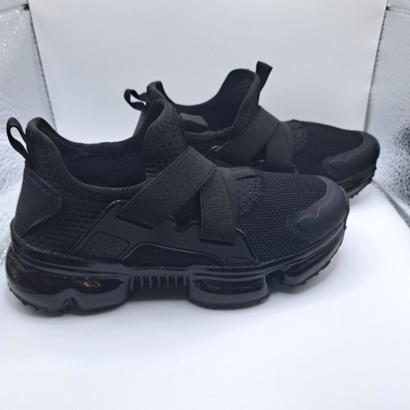 Forever Link Other - Forever Link Sports Sneakers Little boys black size 13